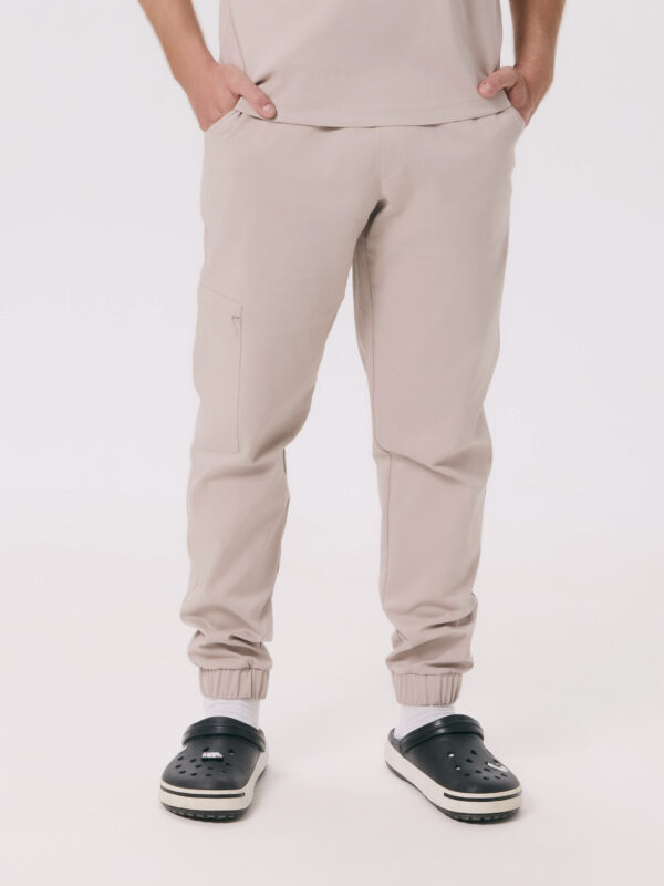 SPODNIE MEDYCZNE MĘSKIE – SCRUBS JOGGER – PREMIUM – LIGHT BEIGE