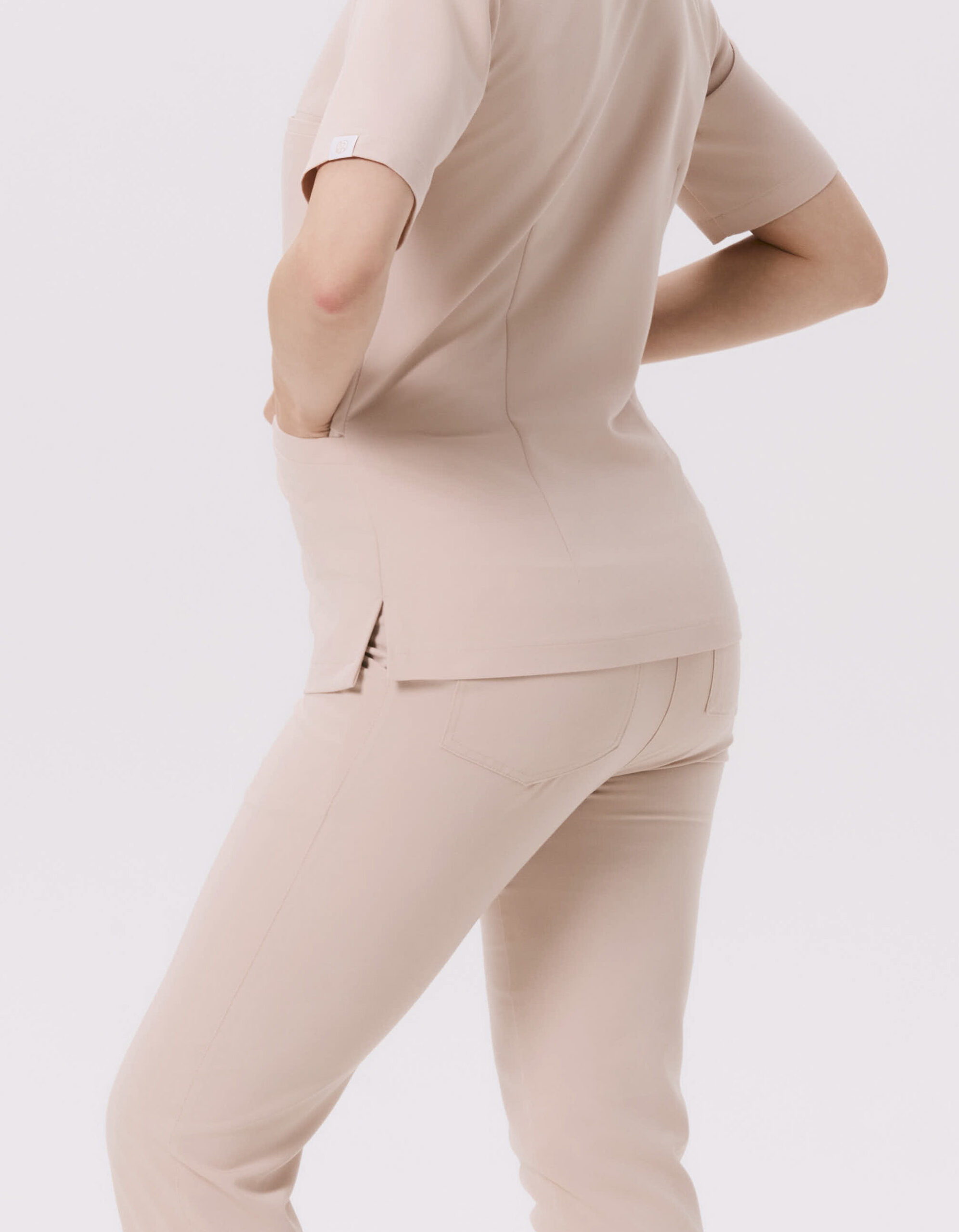 SPODNIE MEDYCZNE DAMSKIE - SCRUBS JOGGER - BASIC - WARM BEIGE - obrazek 3