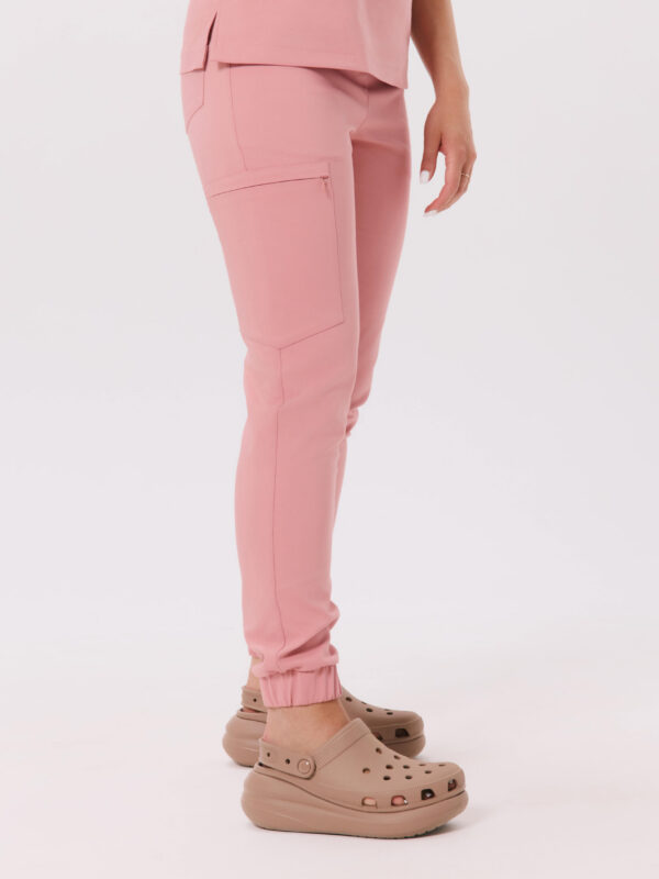 SPODNIE MEDYCZNE DAMSKIE – SCRUBS JOGGER – PREMIUM – PINK PEACH