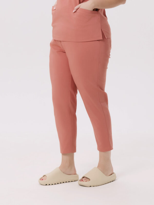 SPODNIE MEDYCZNE DAMSKIE – SCRUBS PROSTE – PREMIUM – SALMON
