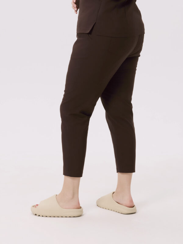 SPODNIE MEDYCZNE DAMSKIE – SCRUBS PROSTE – PREMIUM – DARK CHOCOLATE